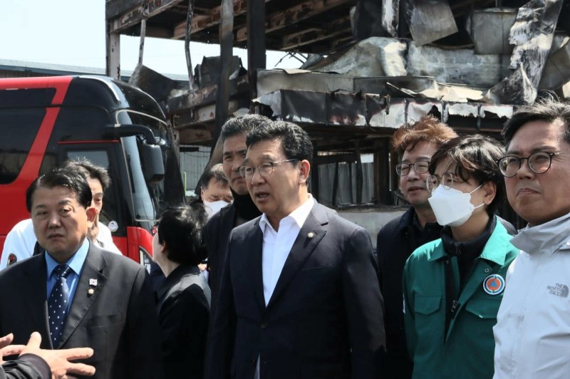 안동 산불피해 현장 찾은 신정훈 더불어민주당 참좋은지방정부위원회 위원장.