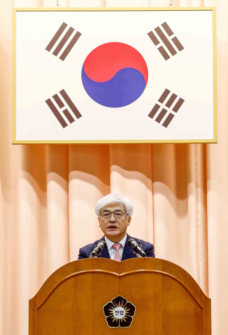 [서울=뉴시스] 최동준 기자 = 마은혁 헌법재판관이 9일 서울 종로구 헌법재판소에서 열린 취임식에서 취임사를 하고 있다. (공동취재) 2025.04.09. photo@newsis.com