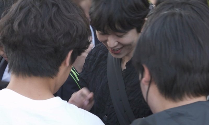 '나혼산' 코쿤, 모교서 '코교수' 데뷔…몰아치는 사인 요청