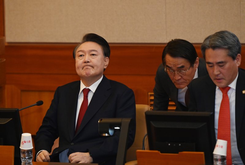 생각에 잠긴 윤석열 대통령 ⓒ 뉴스1