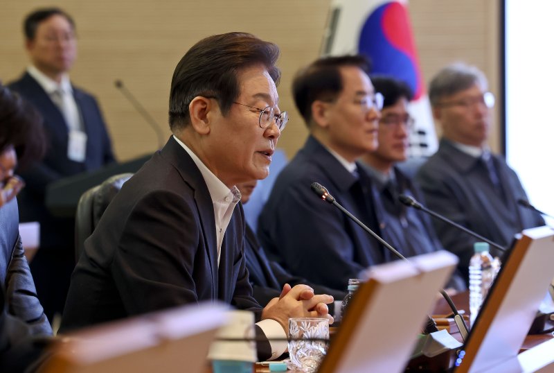 이재명 "세종 수도 이전은 헌법 개정사안…사회적 합의 거쳐야"