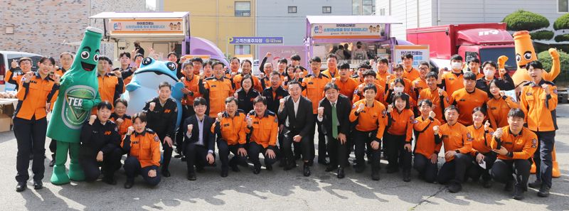 하이트진로, "소방공무원 여러분 힘내세요".. 감사의 간식차 운영