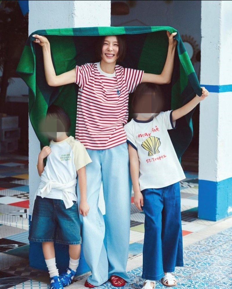 '마이큐♥' 김나영, 두 아들과 화보 촬영…특급 귀요미