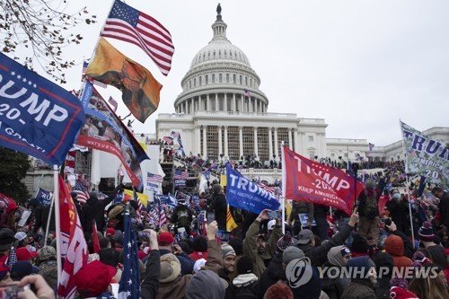 미국 워싱턴 국회 의사당 난입한 트럼프 지지 시위대 (출처=연합뉴스)