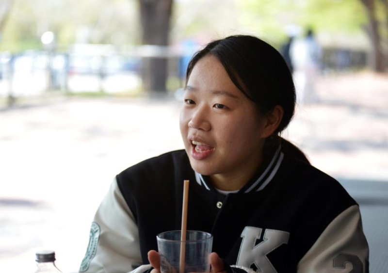 인터뷰하는 김윤지 (출처=연합뉴스)