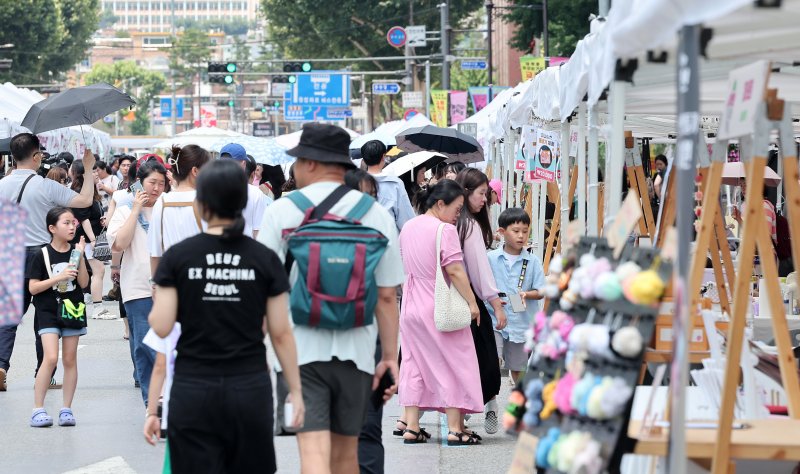 서울 종로구 대학로 거리 일대에서 '놀러와, 대학로! 차 없는 거리로' 행사가 진행되고 있다. 2024.6.29/뉴스1 ⓒ News1 김성진 기자
