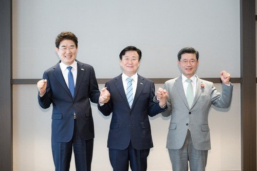 손잡은 시장들 (출처=연합뉴스)