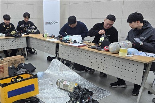 한컴라이프케어 경북 산불 호흡보호장비 정비 지원 (출처=연합뉴스)