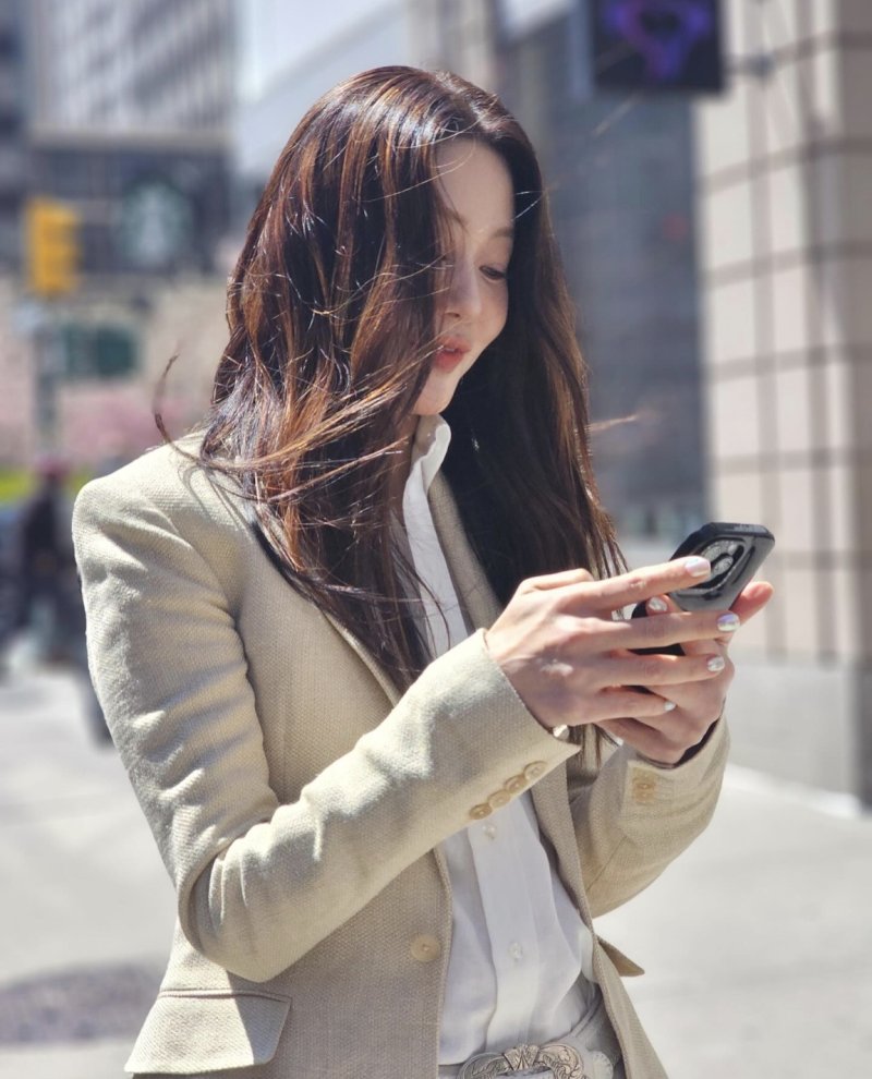 54세 고현정, 뉴욕서 여대생 미모…우아한 아우라