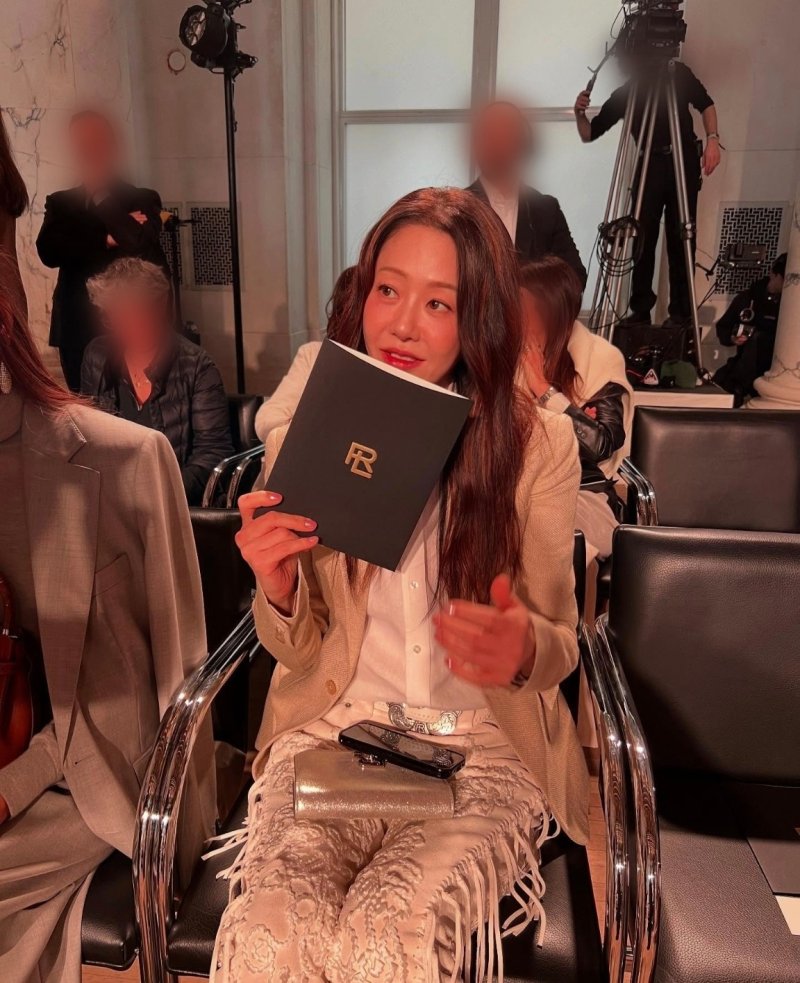 54세 고현정, 뉴욕서 여대생 미모…우아한 아우라