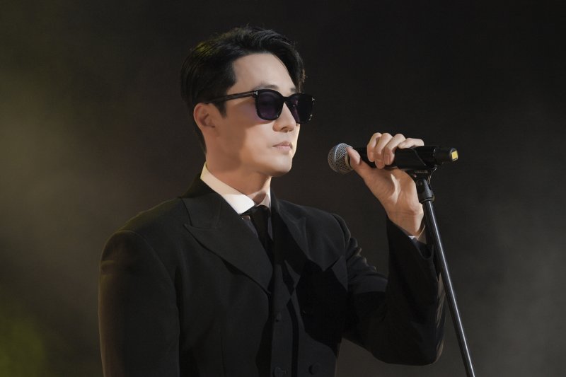 소지섭, 일본 팬 만났다…옥택연·차학연 두 동생 함께