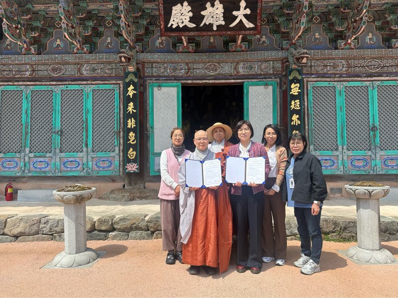 [산청=뉴시스] 산엔청복지관-대원사 공익가치 실현 업무협약. (사진=산청군 제공) 2025.04.18. photo@newsis.com *재판매 및 DB 금지