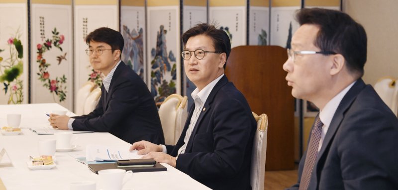기획재정부는 18일 김범석 기재부 1차관 주재로 열린 '물가관계차관회의'에서 물가·민생안정 추경 사업 추진계획을 논의했다. (사진 = 기재부 제공) 2025.04.18. *재판매 및 DB 금지