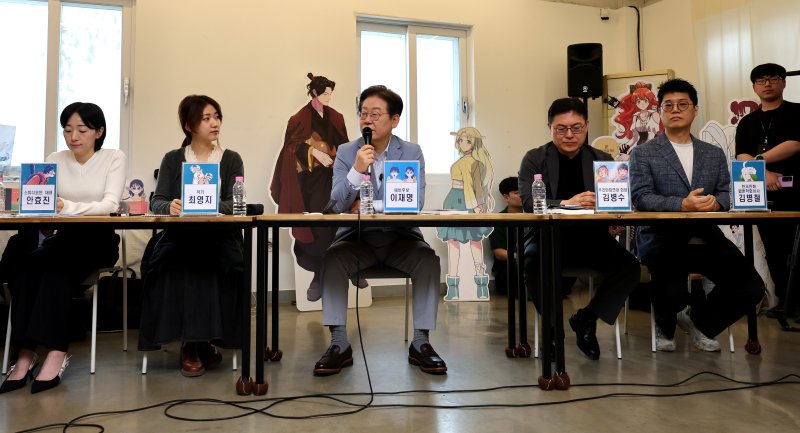 [대구=뉴시스] 이무열 기자 = 이재명 제21대 대통령 선거 더불어민주당 경선 후보가 18일 대구 북구 협동조합 소이랩에서 열린 K-콘텐츠 기업 간담회에서 발언하고 있다. 2025.04.18. lmy@newsis.com