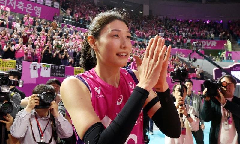 은퇴 경기에서 우승한 뒤 기뻐하는 김연경. 2025.4.8/뉴스1 ⓒ News1 김명섭 기자