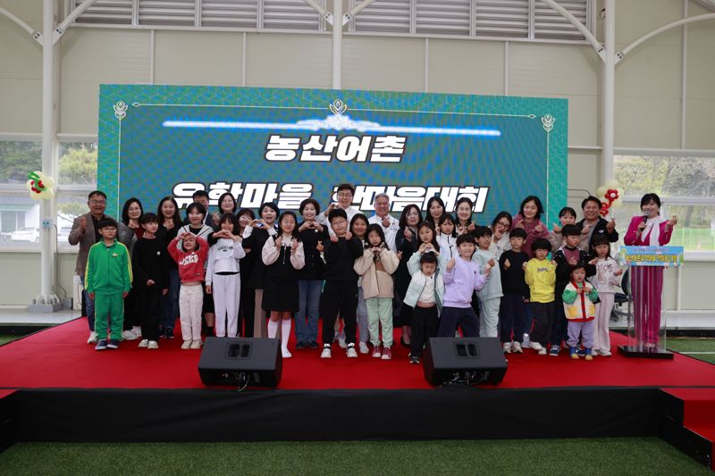전남 보성군이 올해 총 22억3000여만원의 교육경비를 지역 초·중·고등학교 및 보성교육지원청에 지원하며 미래형 인재 육성에 박차를 가하고 있다. 사진은 보성군이 지난해 개최한 '농어촌유학마을 한마음대회' 모습. 보성군 제공