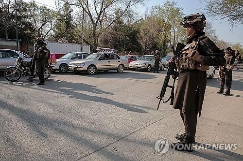 아프가니스탄 수도 카불의 탈레반 군경 (출처=연합뉴스)