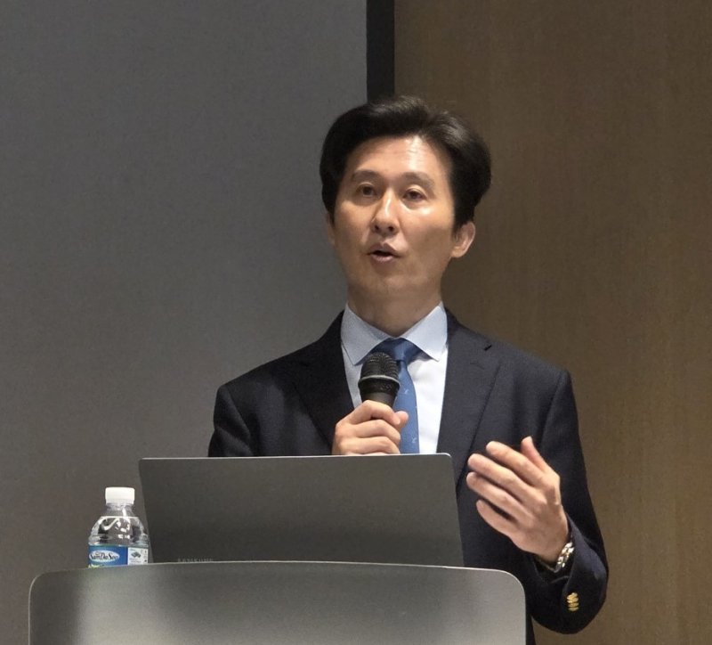 윤정원 AWS 코리아 공공부문 대표가 발표하고 있다. ⓒ News1 김민석 기자