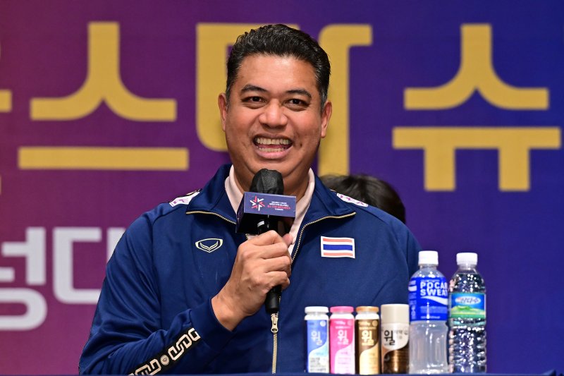 태국 올스타 대표팀의 키아티퐁 라차타끼엔가이 감독. (한국배구연맹 제공)