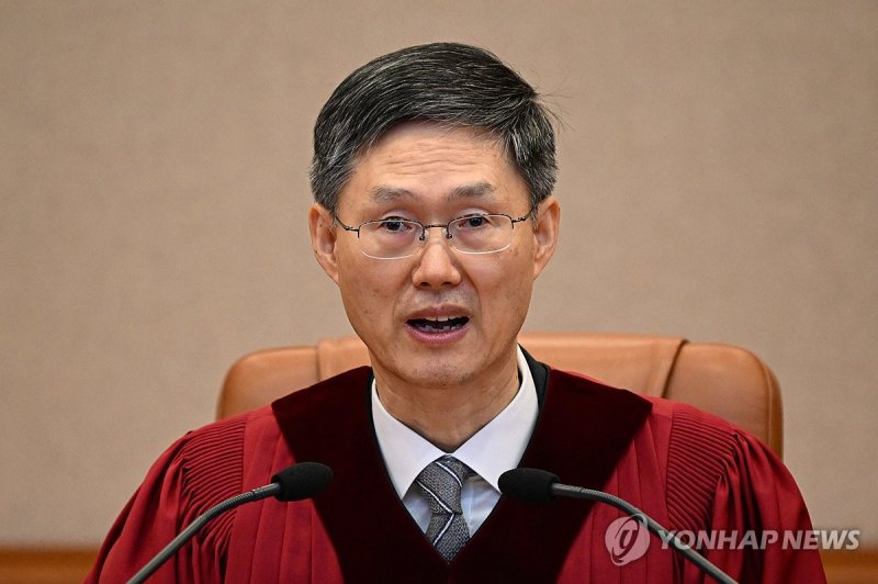 인용 결정문 낭독하는 문형배 권한대행 (출처=연합뉴스)