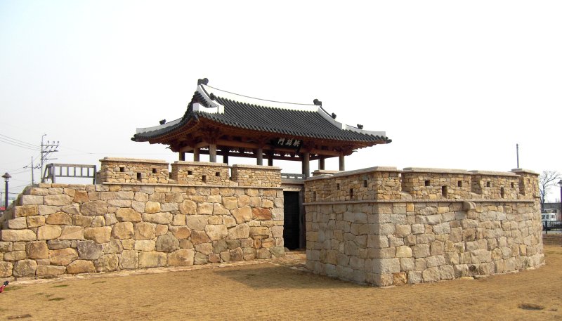 사진은 1894년 당시 동학농민군이 나주읍성을 점령하기 위해 수성군과 큰 전투를 벌였던 역사적 현장인 나주읍성 서성문(사적 제337호) 전경. (사진=나주시 제공) photo@newsis.com