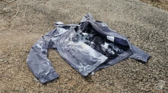 “어머니 안에 있다” 가족들 외침에 불길로 들어갔다… 95세 할머니 구한 경찰