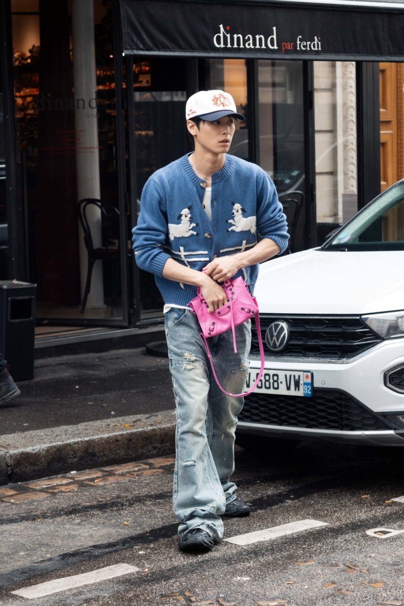 더보이즈 주연, 파리서 트렌디한 일상…패션계 뉴 아이콘