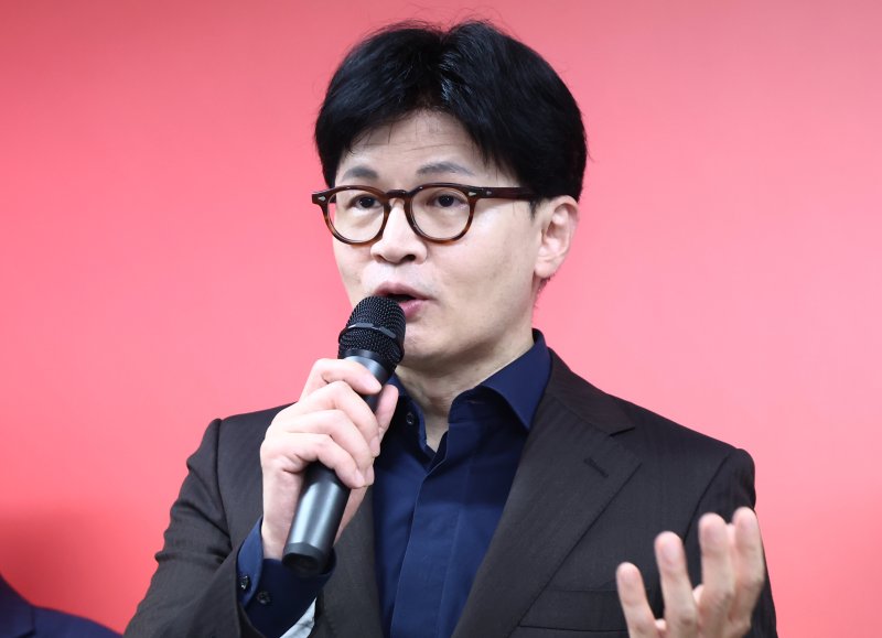 이재명도 제쳤다?...한동훈 후원금, 40분 만에 10억5000만원 돌파