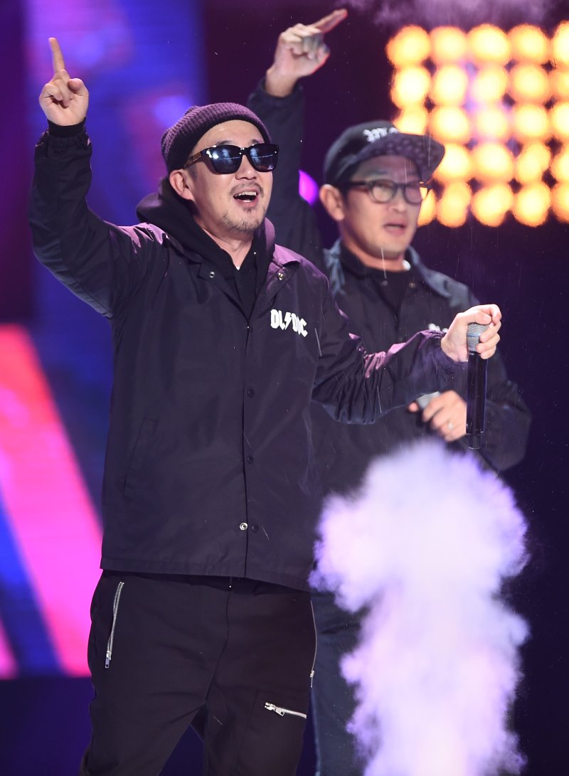 DJ DOC 이하늘이 1일 오후 서울 잠실종합운동장 내 실내체육관에서 열린 SBS 파워FM 20주년 콘서트 ‘POWER 20’에서 매력을 발산하고 있다. ⓒ News1 고아라 기자
