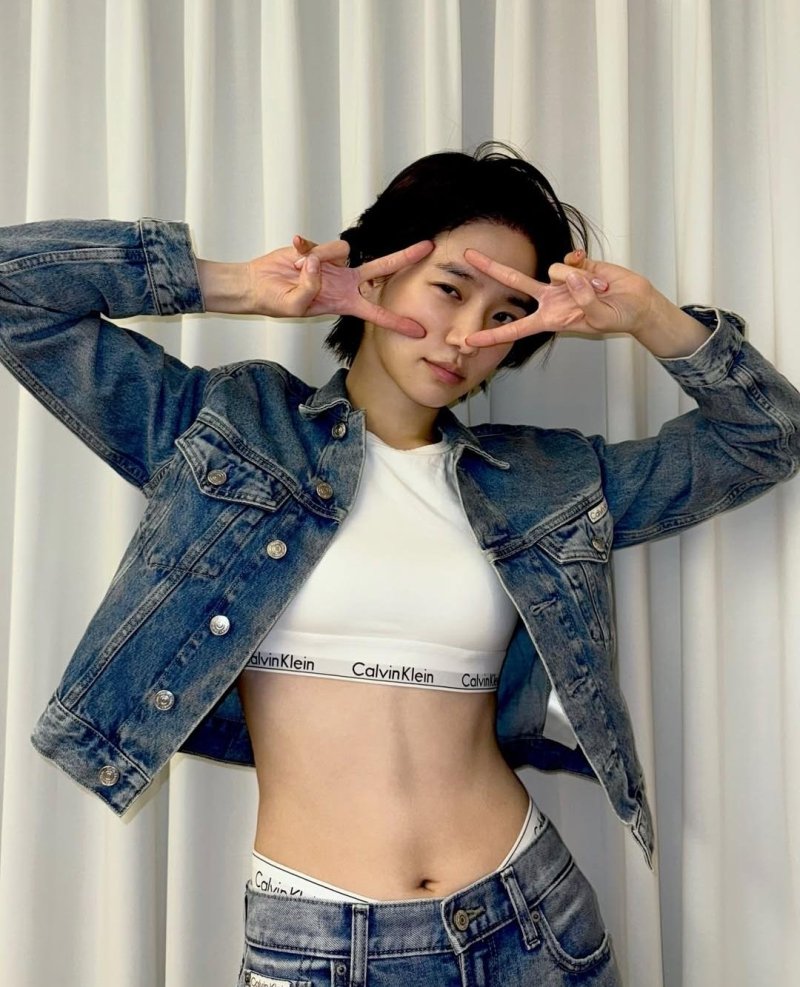 박규영, 파격 속옷 패션…시크한 눈빛