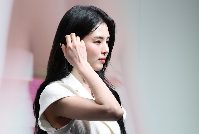 [뉴스1 ★]한소희, 고혹美 발산…순백의 냉미녀