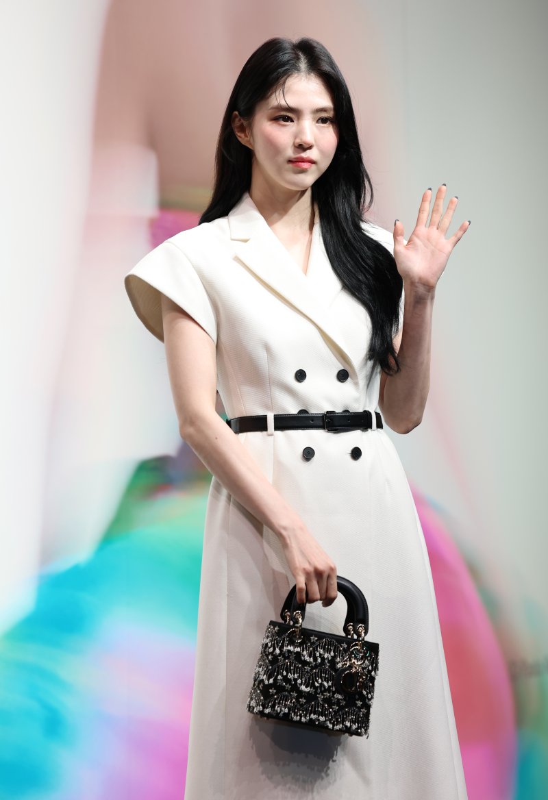 [뉴스1 ★]한소희, 고혹美 발산…순백의 냉미녀