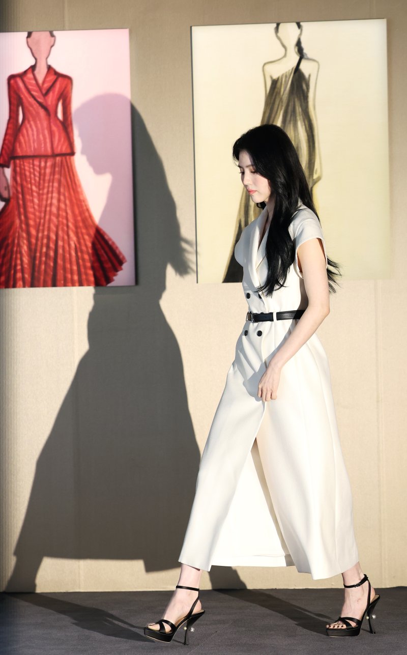 [뉴스1 ★]한소희, 고혹美 발산…순백의 냉미녀