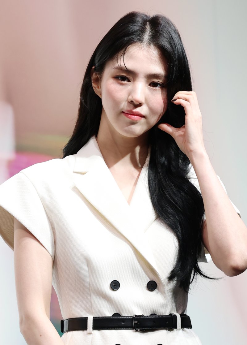 [뉴스1 ★]한소희, 고혹美 발산…순백의 냉미녀