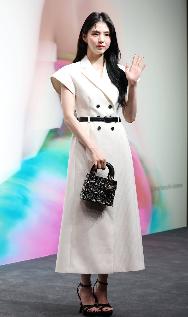 [뉴스1 ★]한소희, 고혹美 발산…순백의 냉미녀