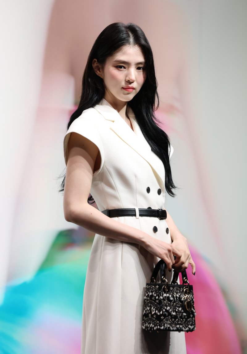 [뉴스1 ★]한소희, 고혹美 발산…순백의 냉미녀