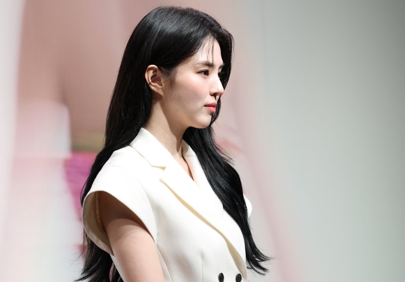 [뉴스1 ★]한소희, 고혹美 발산…순백의 냉미녀