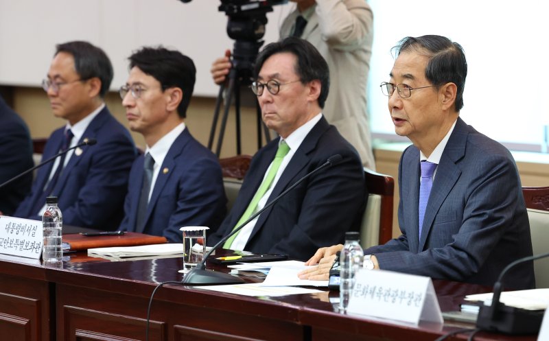 [서울=뉴시스] 최진석 기자 = 한덕수 대통령 권한대행 국무총리가 17일 정부서울청사에서 열린 제6차 2025년 아시아태평양경제협력체(APEC) 정상회의 준비위원회에서 발언하고 있다. 2025.04.17. myjs@newsis.com