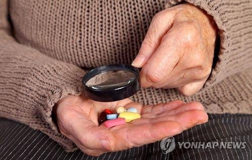 "노인 불면증·수면제 사용 늘면 장애 위험 증가" (출처=연합뉴스)