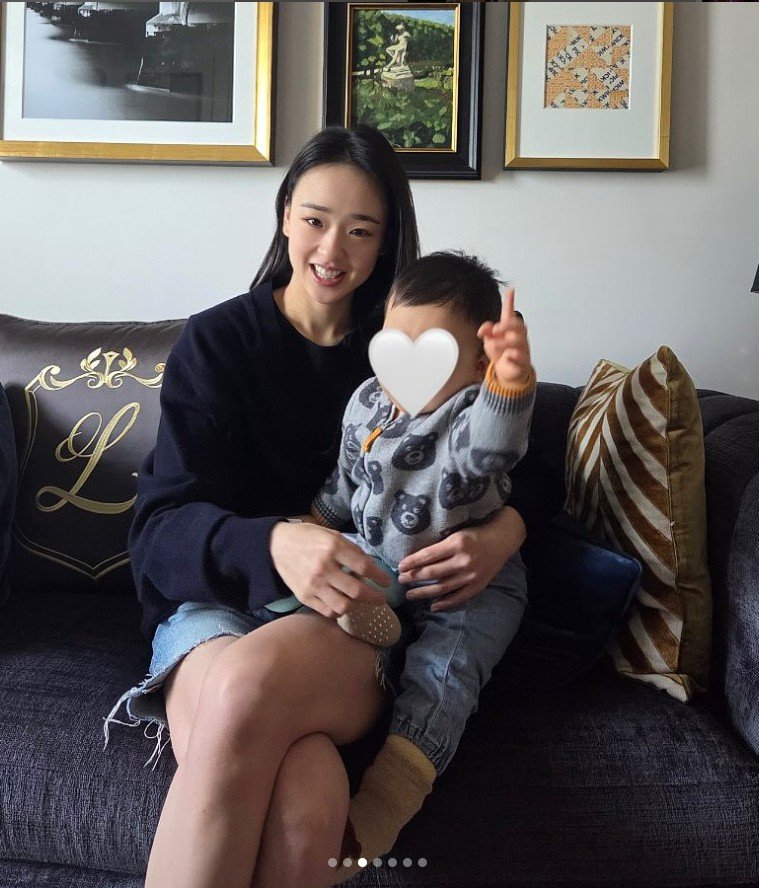 손연재, 비키니 입고 아들과 수영…"육아 전지훈련"