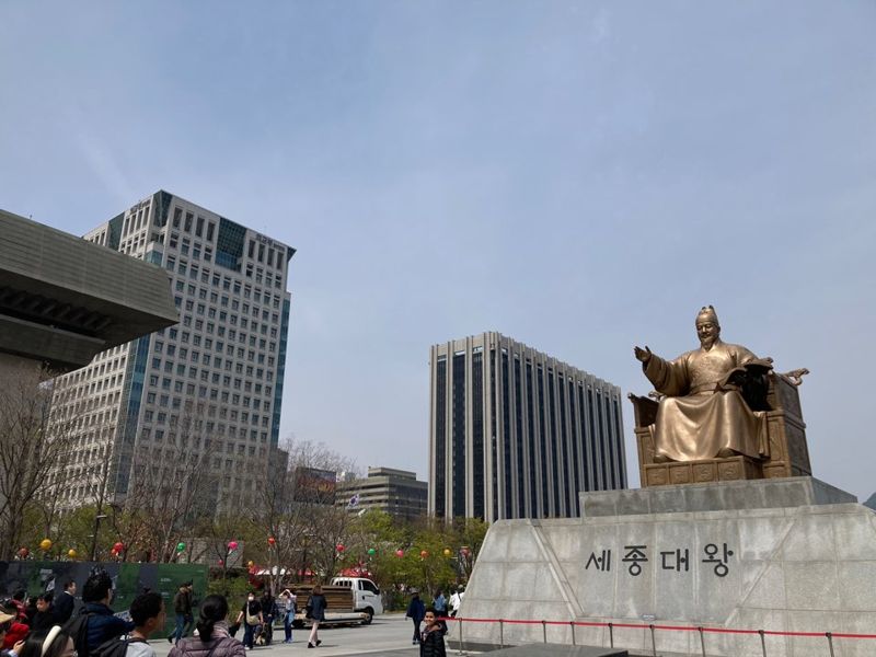 대통령실 이전 후보지로 거론되는 광화문 정부서울청사(오른쪽)와 인근 외교부 청사. 외교부 청사는 정부종합청사의 별관이다. 사진=김경수 기자