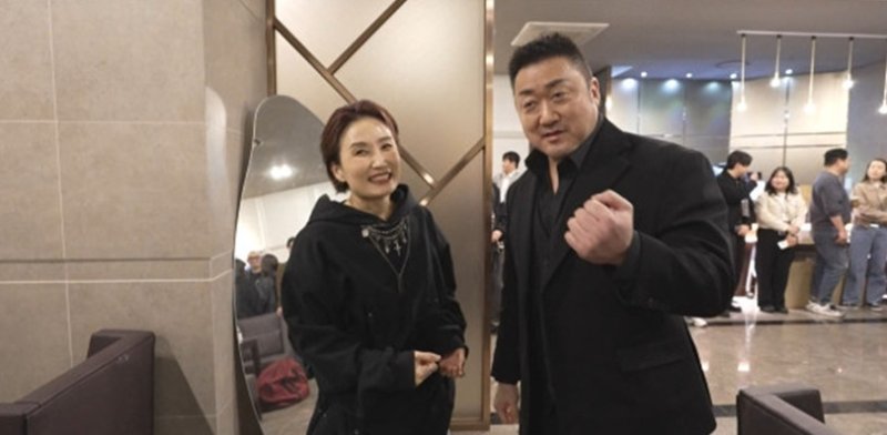 "20년만에 처음"…'진행 퀸' 박경림, 마동석도 벌떡 일어나게 한 센스