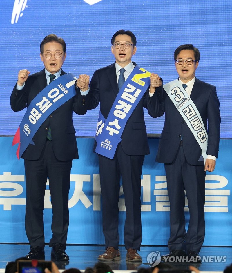 인사하는 민주당 대선 경선 후보들 (출처=연합뉴스)