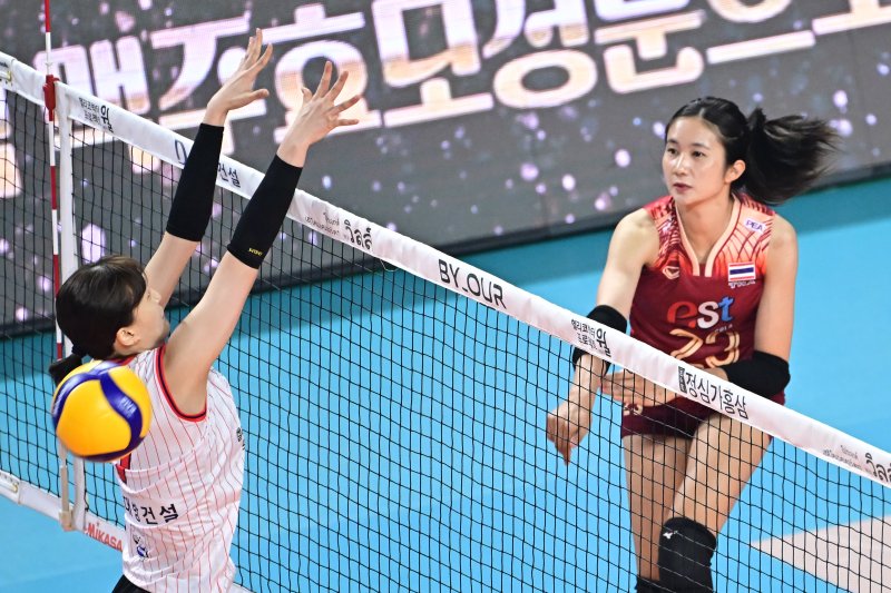 한국 여자배구 올스타 팀이 태국과의 올스타 슈퍼매치 1차전서 1-3으로 패했다.(KOVO제공)