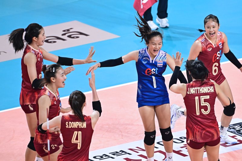 한국 여자배구 올스타 팀이 태국과의 올스타 슈퍼매치 1차전서 1-3으로 패했다.(KOVO제공)