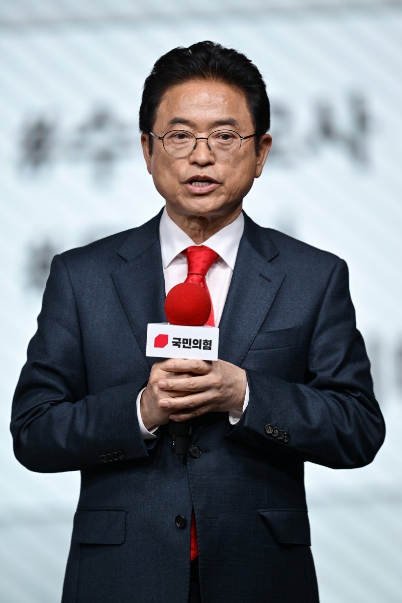 이철우 국민의힘 대선 경선 후보가 18일 오후 서울 강서구 ASSA아트홀에서 열린 국민의힘 '제21대 대통령후보자 1차 경선 비전대회'에서 비전을 발표하고 있다. (공동취재) 2025.4.18/뉴스1 ⓒ News1 이재명 기자