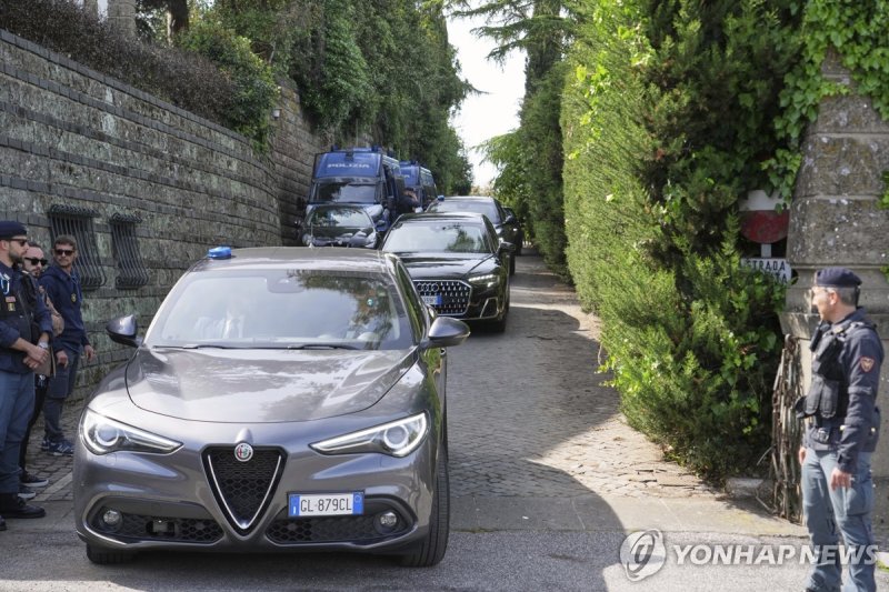 로마 협상장 떠나는 이란 대표단 (출처=연합뉴스)