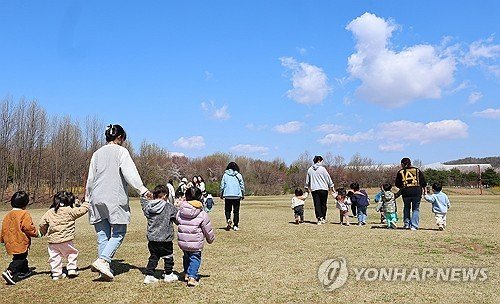 봄 나들이 (출처=연합뉴스)