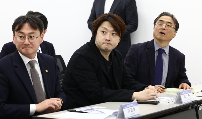 박단 대한전공의협의회 비상대책위원장이 10일 오전 서울 여의도 국회도서관에서 열린 '의료현장 정상화를 위한 정책대화, 의료정책 결정에서의 거버넌스 구축과 대국민 신뢰도 제고 방안'에 참석해 자리하고 있다. 2025.4.10/뉴스1 ⓒ News1 김민지 기자