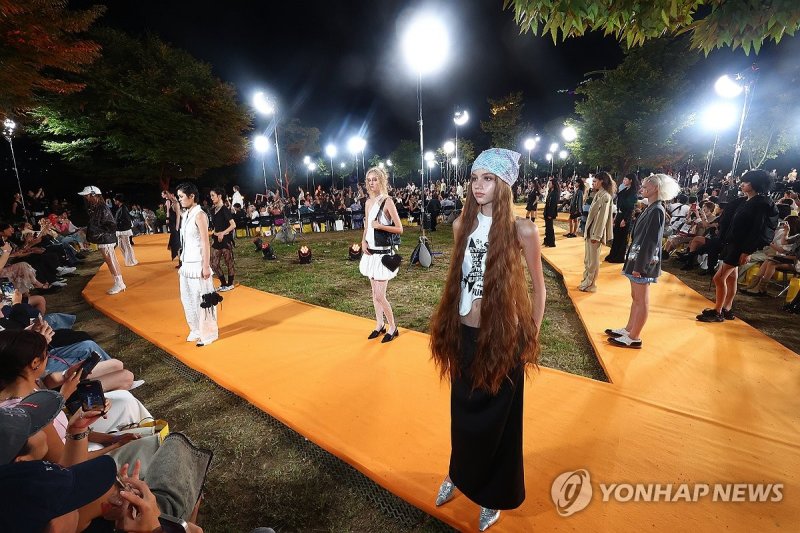 2024 서울패션로드 보타닉 패션쇼 (출처=연합뉴스)